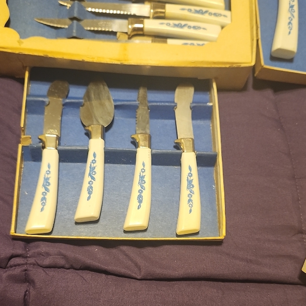 Sheffield 19-Piece Golden Prestige Cutlery Set - Picture 7 of 11